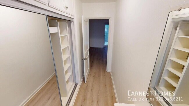 Foto del edificio - 127 N Doheny Dr