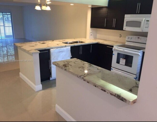 Foto del edificio - 227 Lakeview Dr