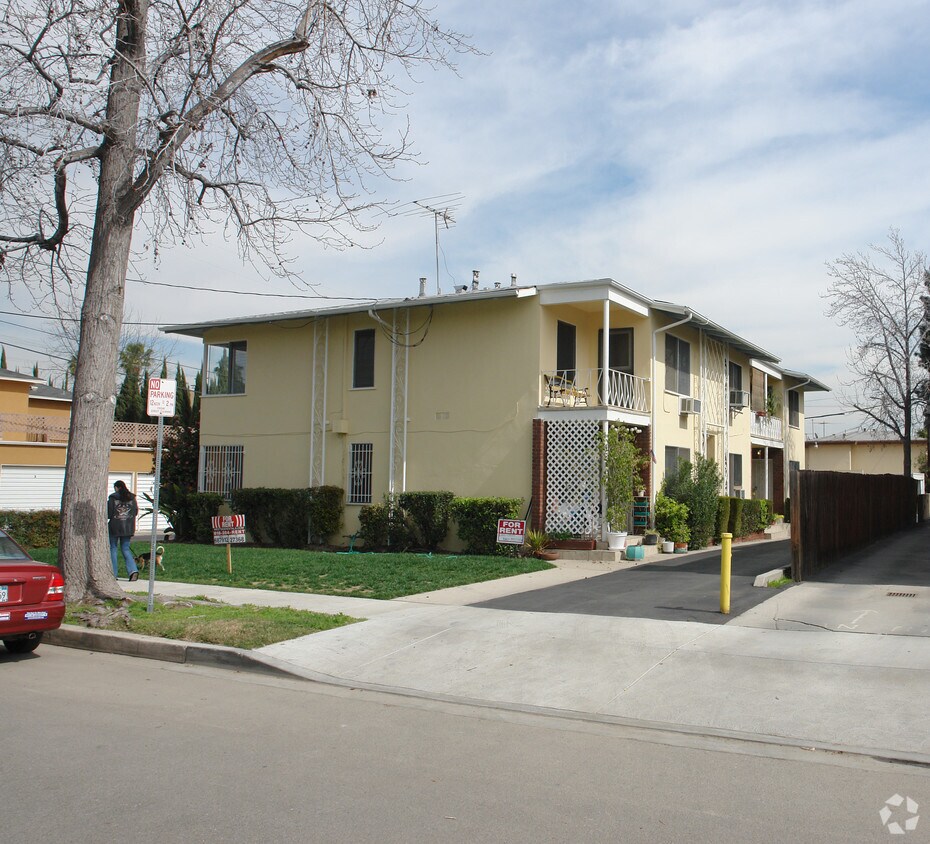 Building Photo - 5336 Hermitage Ave
