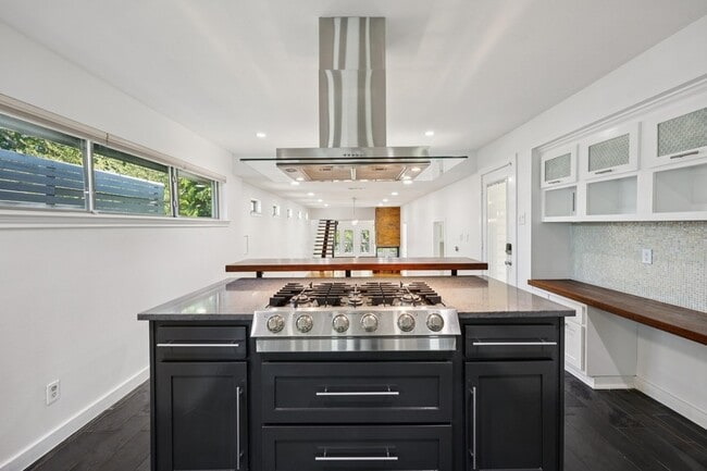 Building Photo - 9918 Coldwater Cir