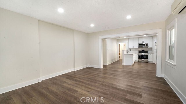 Foto del edificio - 911 W 40th Pl