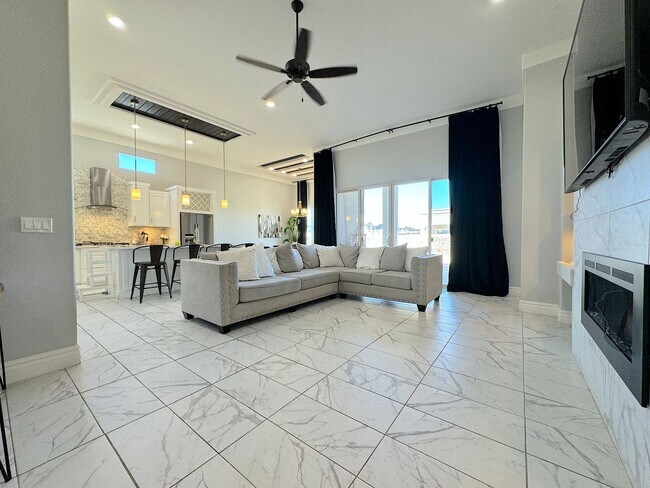 Building Photo - 14701 Tierra Mirage Ave