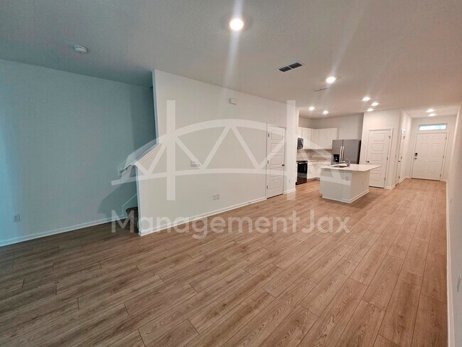 Foto del edificio - 5914 Ortega Lk Dr