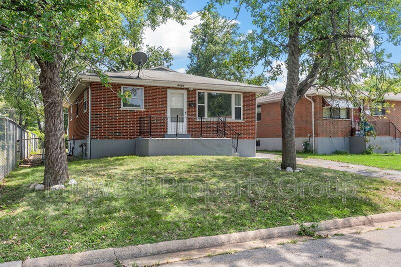 Primary Photo - 4452 Eminence Blvd