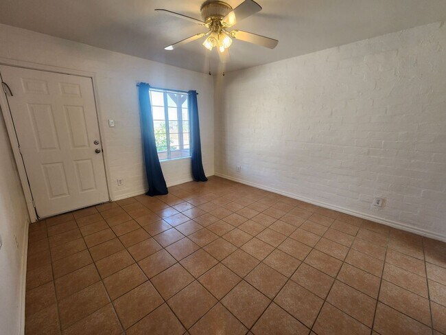 Foto del edificio - 7153 Elm Ave