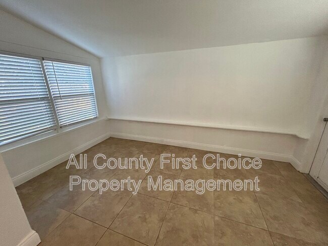 Foto del edificio - 4825 69th St N