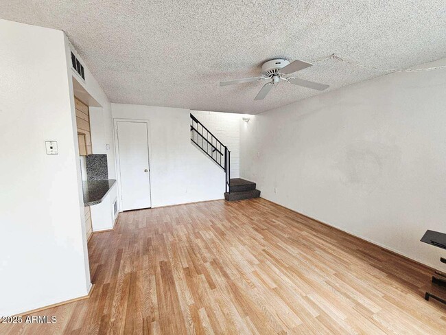 Building Photo - 5446 W Sheena Dr