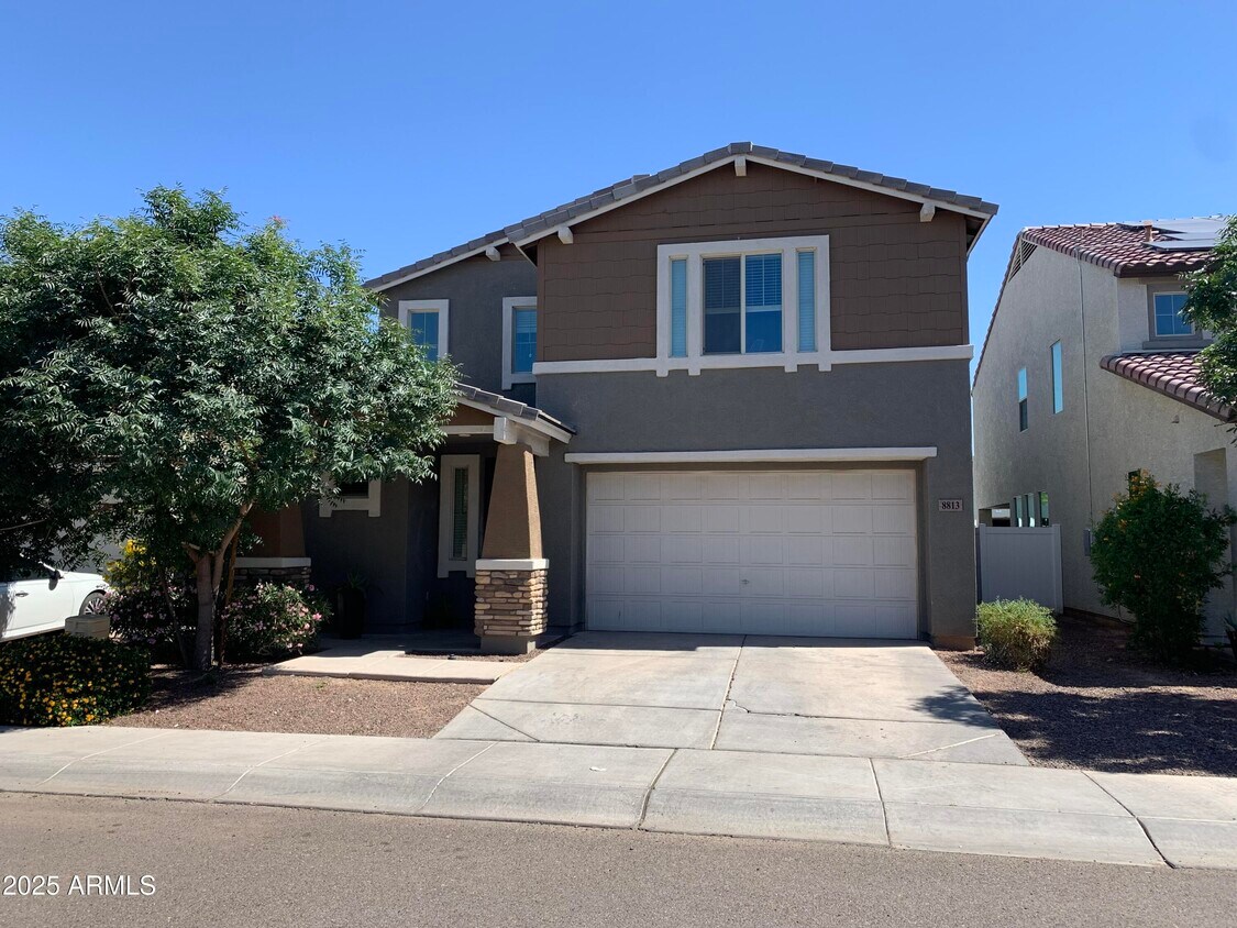 Foto principal - 8813 W Jefferson St
