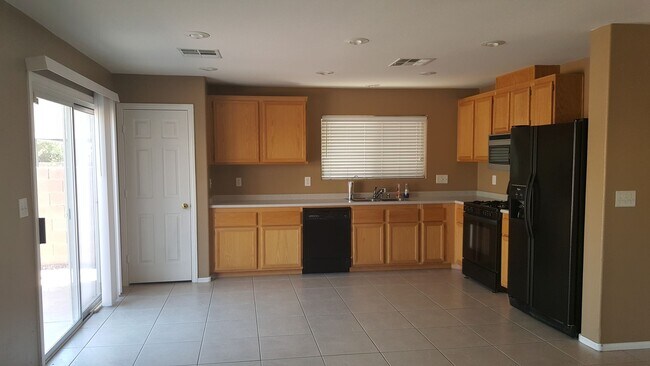 Foto del edificio - Beautiful 4Bed/3Bath/2Car home located within the Iron Mountain Ranch Community