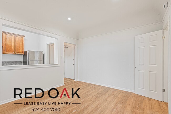 Building Photo - Charming Junior One Bedroom with Stainless...