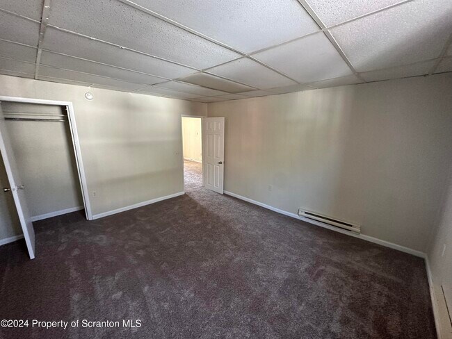 Building Photo - 850 Capouse Ave
