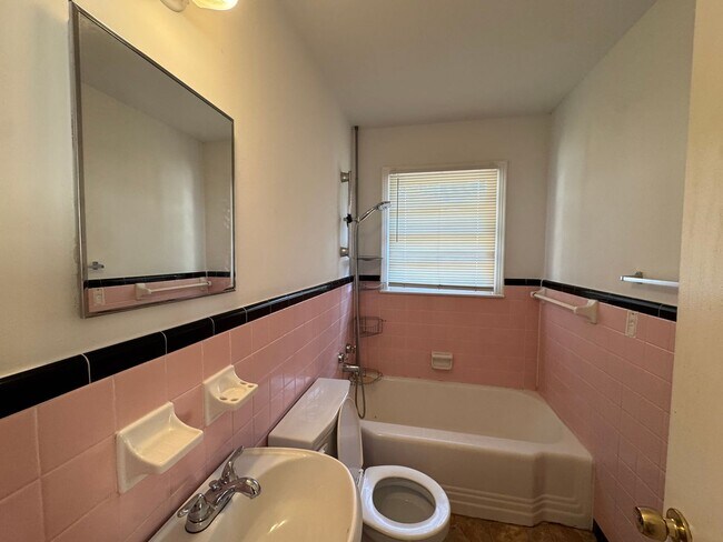 Foto del edificio - 8507-8507 Lynn Ave