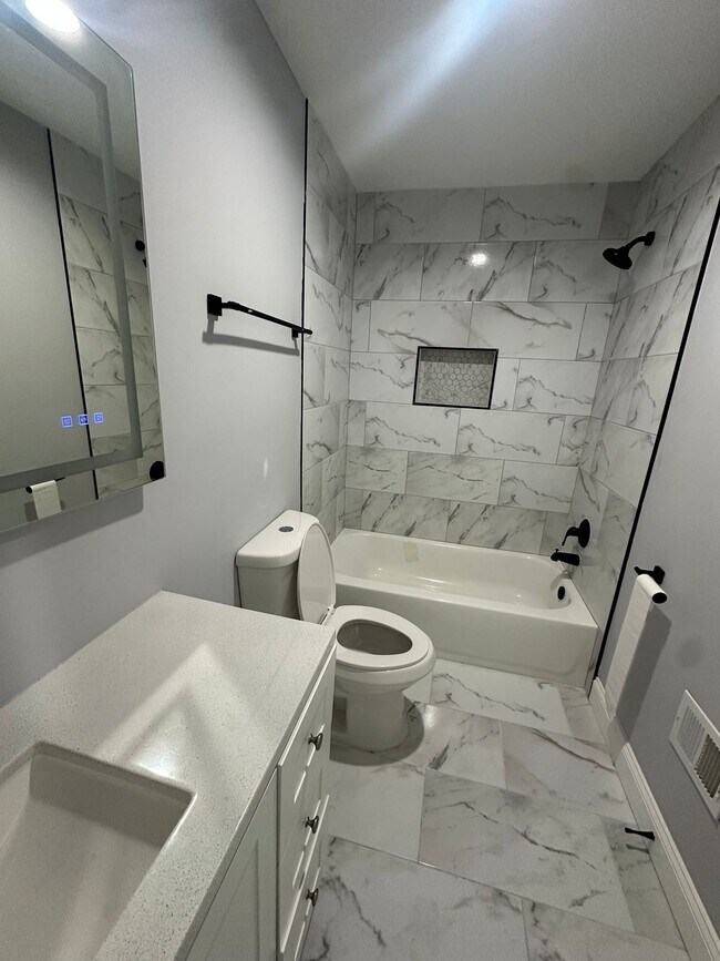 Foto del edificio - 407 N Lakewood Ave