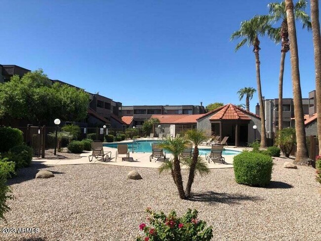 Foto del edificio - 1645 W Baseline Rd