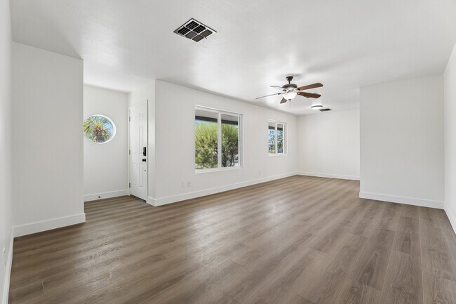 Building Photo - 4737 N 13th Ave