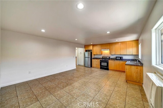 Foto del edificio - 6735 Elmer Ave