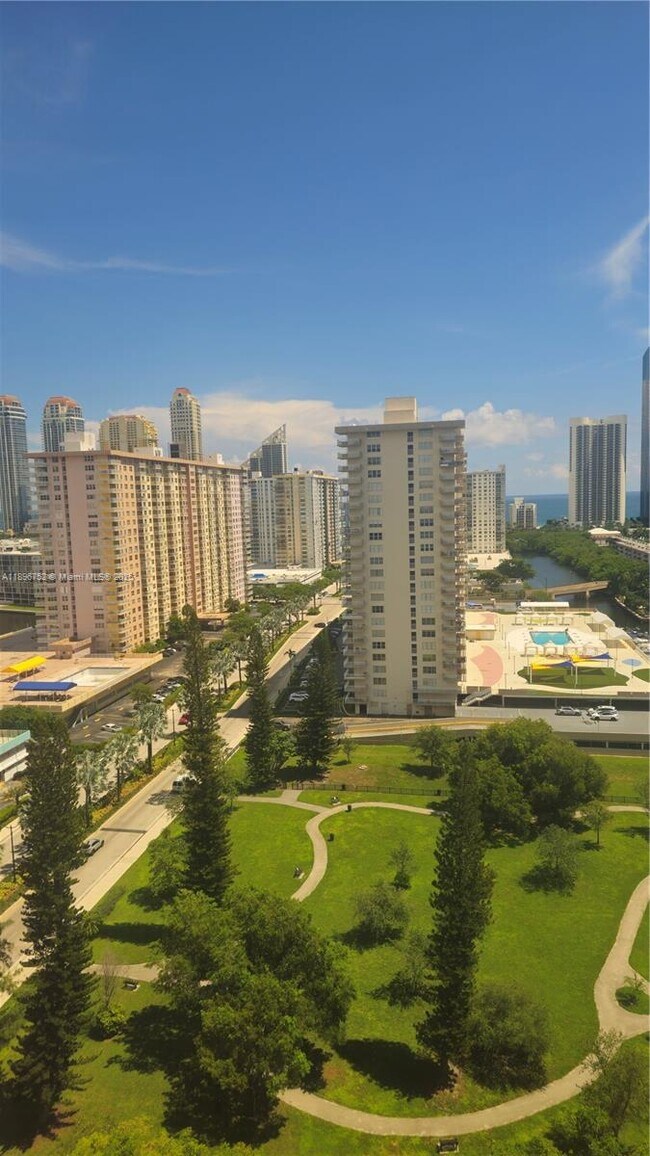 Foto del edificio - 290 174th St St