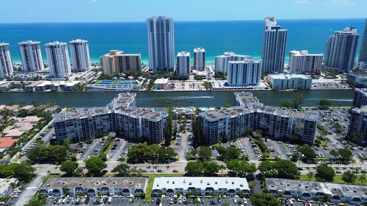 Foto principal - 800 Parkview Dr