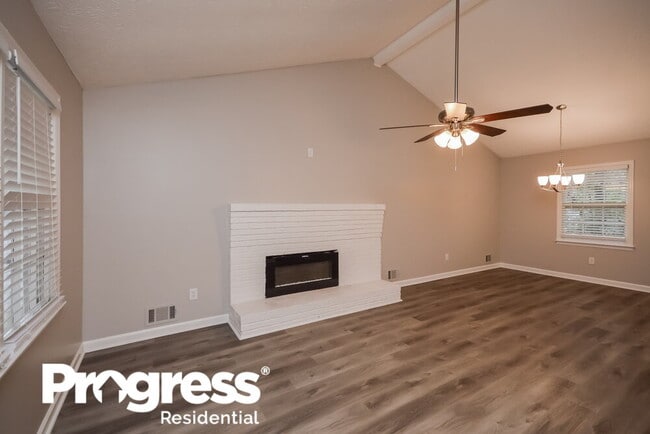 Foto del edificio - 2621 Laurel Woods Ln SE