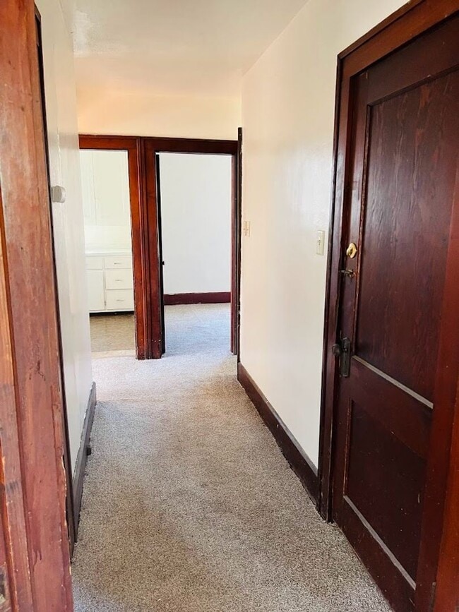 Building Photo - 1 br, 1 bath House - 206 Park Ave 1st Floor