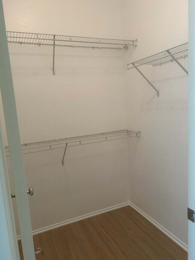 VESTIDOR - 27288 Riverview Ln