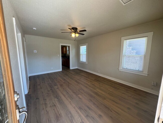 Foto del edificio - 2 bedroom | 1 bathroom | Single family in ...