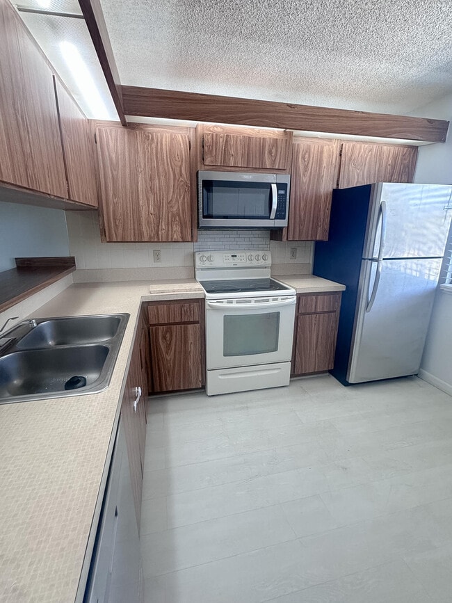 Foto del edificio - 3511 Village Blvd