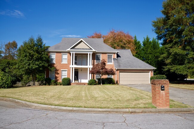 Foto del edificio - Dunwoody Living at Its Best – Spacious 4BR...
