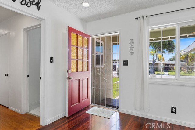 Foto del edificio - 12291 Hampton Ave