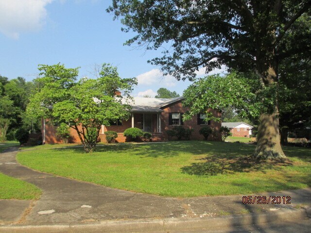 Primary Photo - LARGE BUENA VISTA HOME!