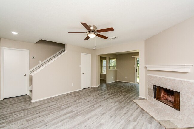 Foto del edificio - 8826 Pecan Pl Dr