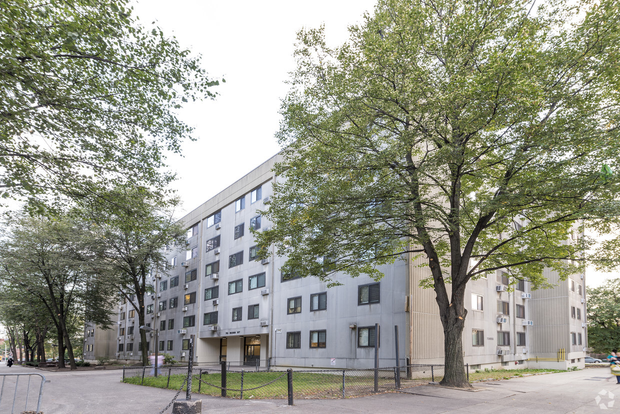 Building Photo - Bedford Gardens