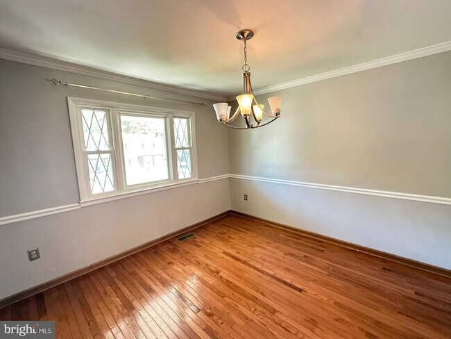 Building Photo - 5555 Neddleton Ave