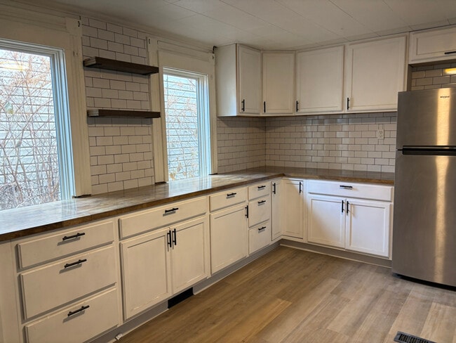 Building Photo - 238 Schiller St