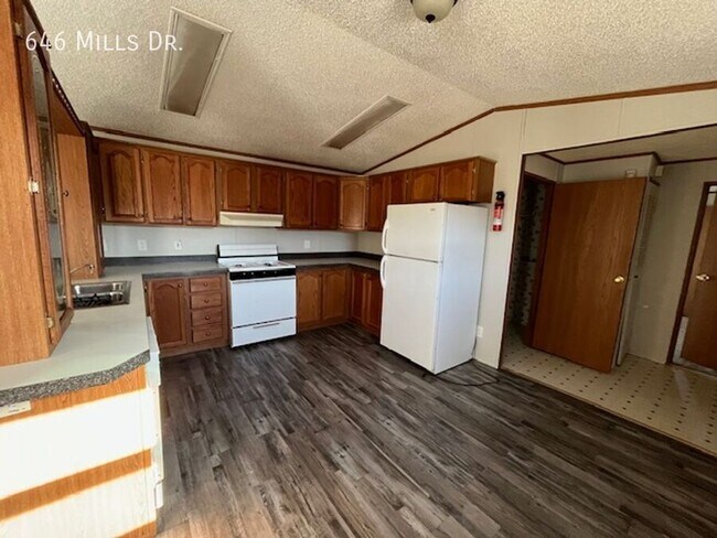 Foto del edificio - 646 W Mills Dr