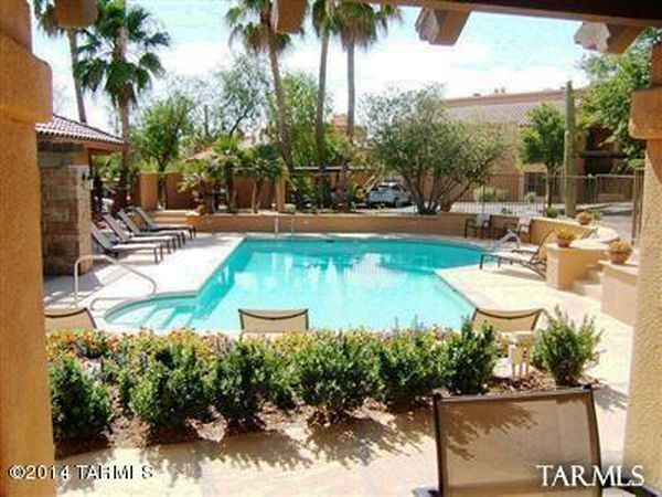Piscina - 6651 N Campbell Ave