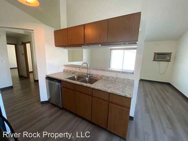 Foto del edificio - 3 br, 1 bath House - 85D Center Street