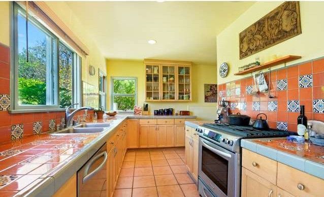 Kitchen - 2211 Hill St