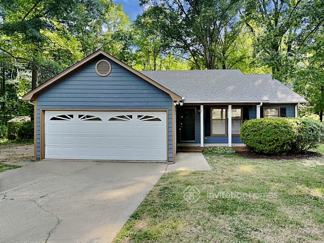 Primary Photo - 635 Tryon Pl