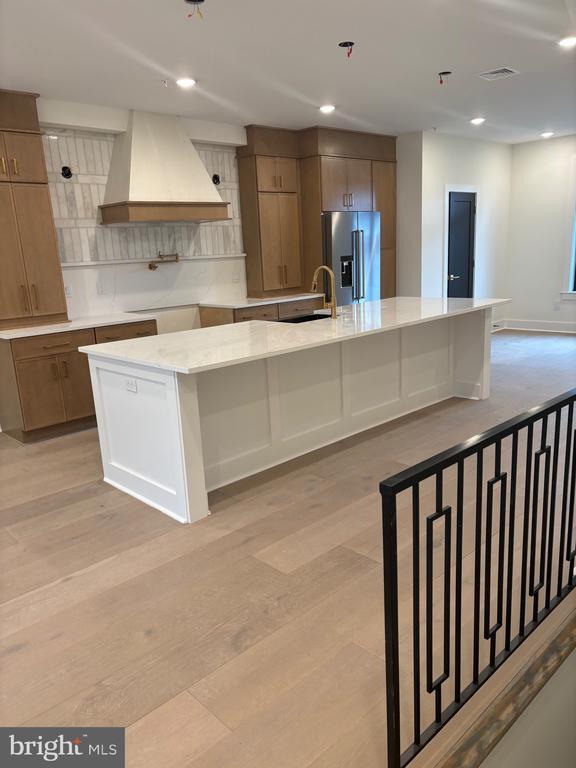 Primary Photo - 7519R Ridge Ave