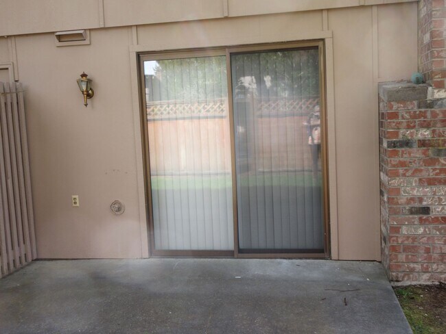 Foto del edificio - Steilacoom Gardens, 2 bedroom, 1 bath Townhome Style Condo.