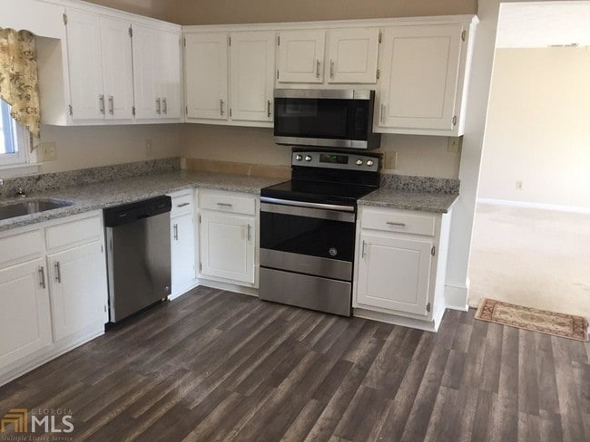 Building Photo - 130 King Arthur Ct