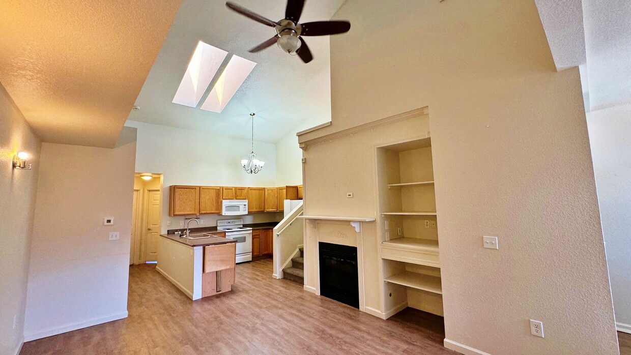 Foto principal - Great Location for 1 Bed 1 Bath + Full Lof...