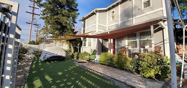 Building Photo - 4296 Vineland Ave