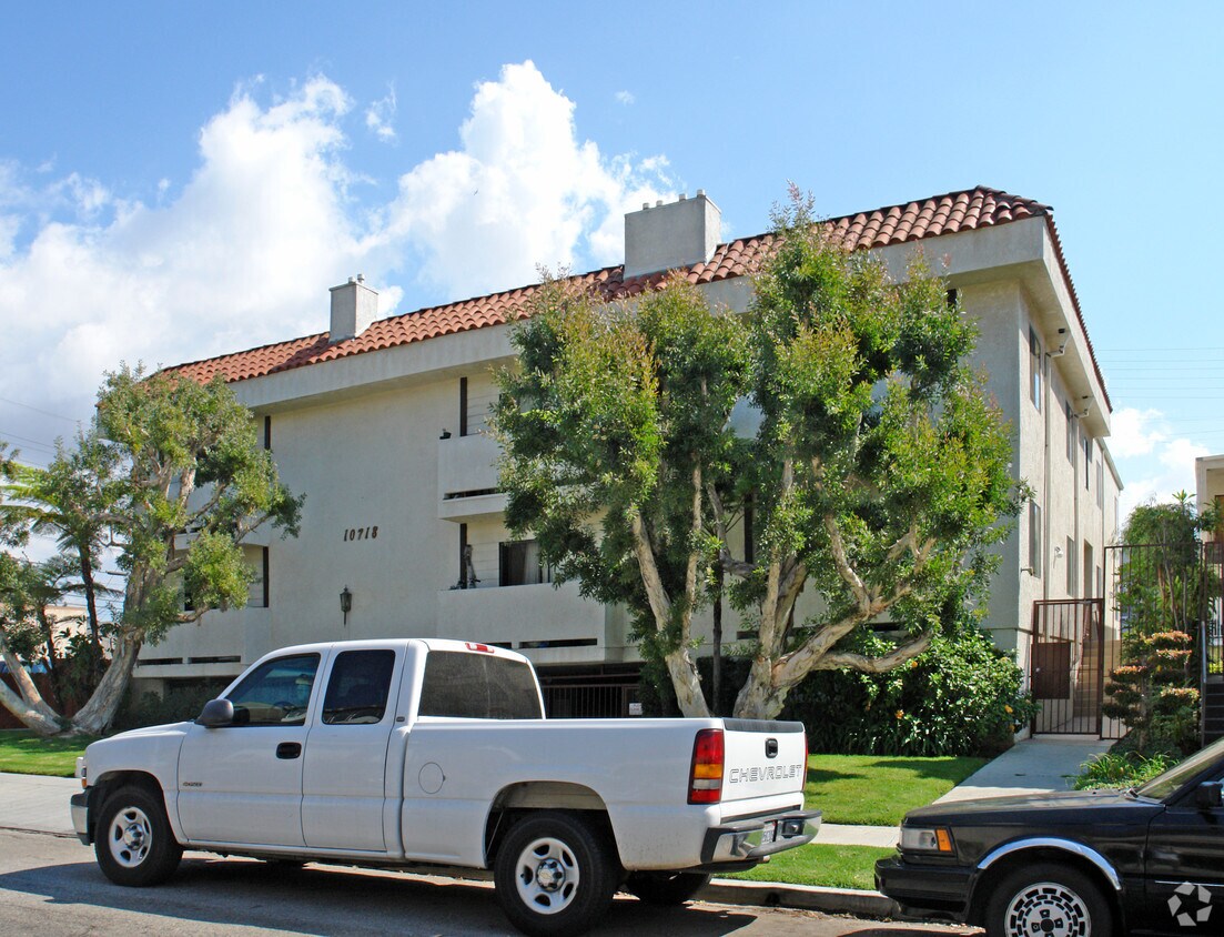 Foto del edificio - 10718 Lawler St