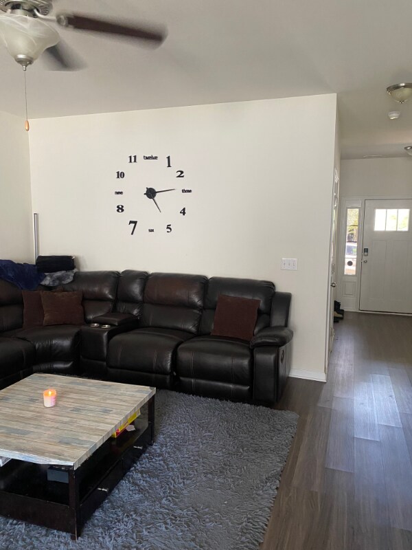 Foto del edificio - 521 Timpson Ave