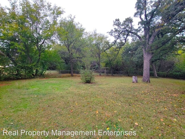 Building Photo - 2 br, 1 bath House - 608 Poplar Lane