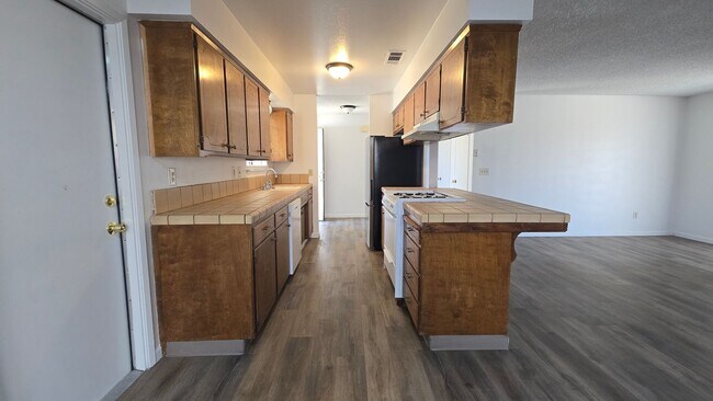 Foto del edificio - 3 BR 2 BA