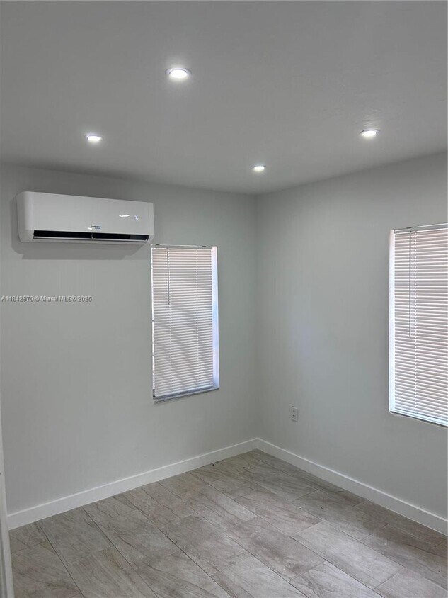 Foto del edificio - 9301 NW 4th Ave