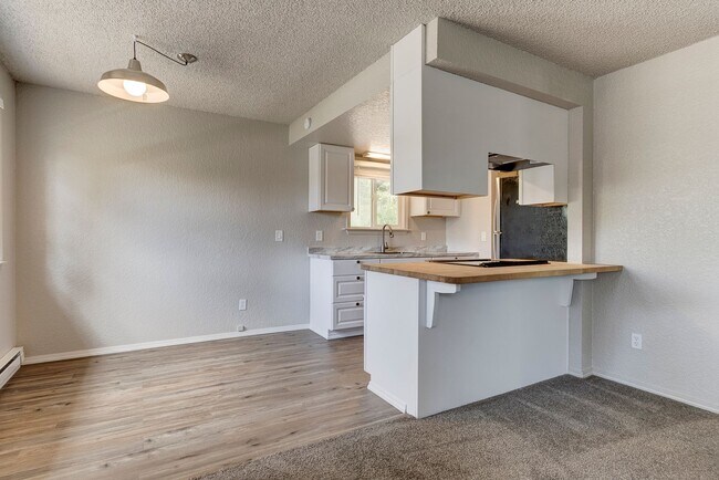 Foto del edificio - Recently Remodeled 2 bed 1 bath Home in Si...